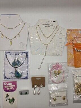 Jewelry Bundle 25 Pieces Fashion, Hand-Made and Costume Jewelry.